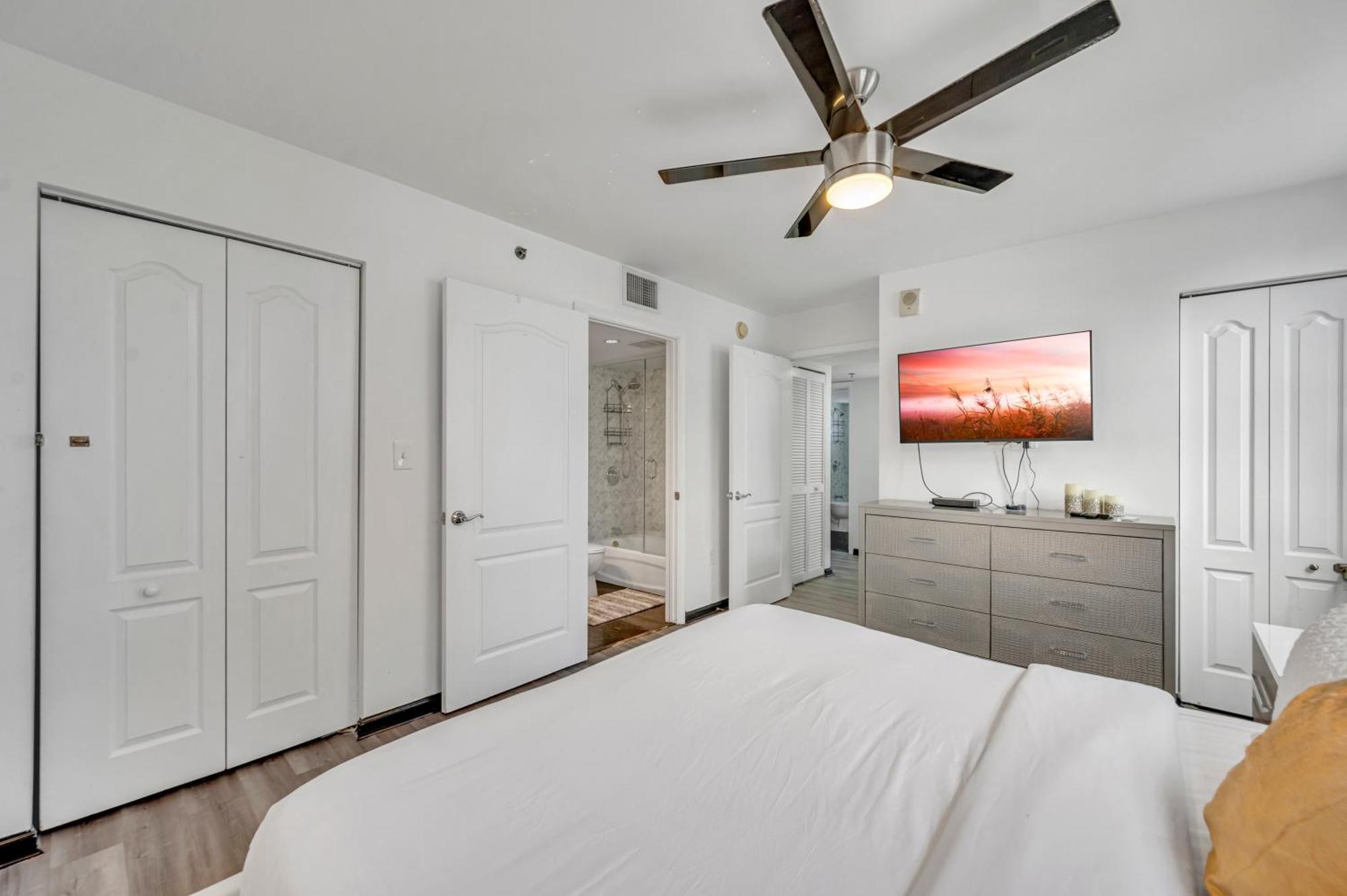 Brickell Ocean View 2 Bed 2 Bth Free Parking Apartment