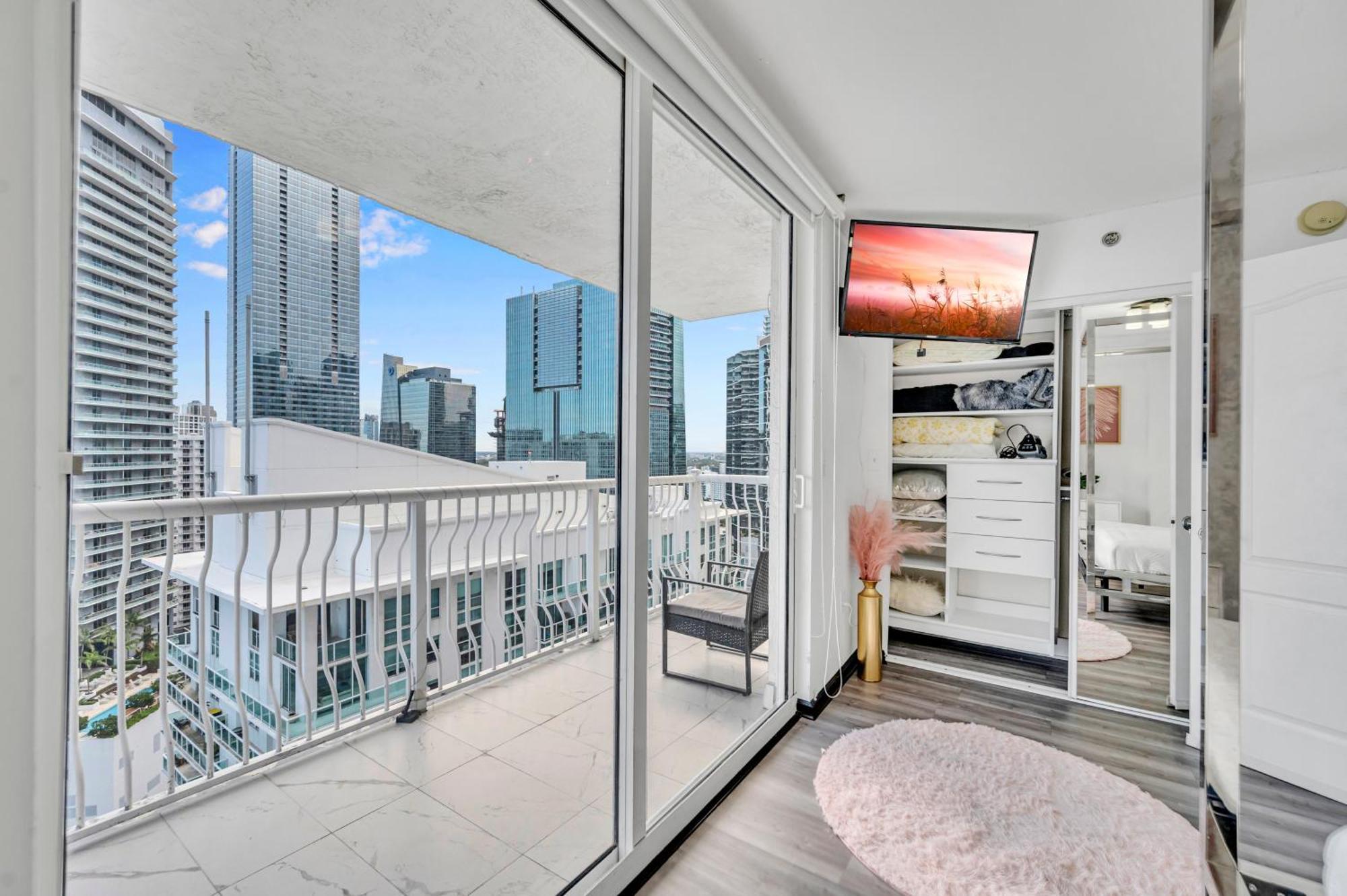 Brickell Ocean View 2 Bed 2 Bth Free Parking Apartment